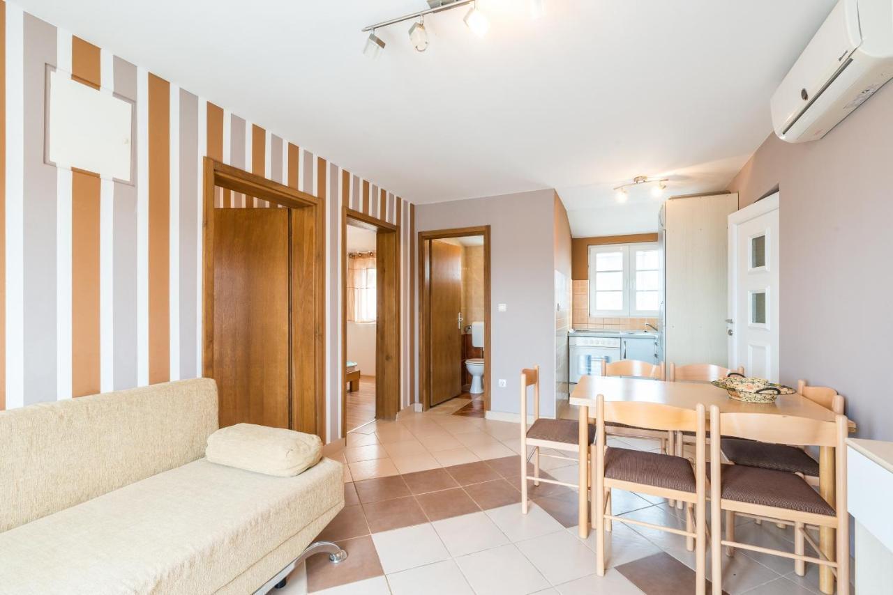 Apartments Mahnet Vir Phòng bức ảnh